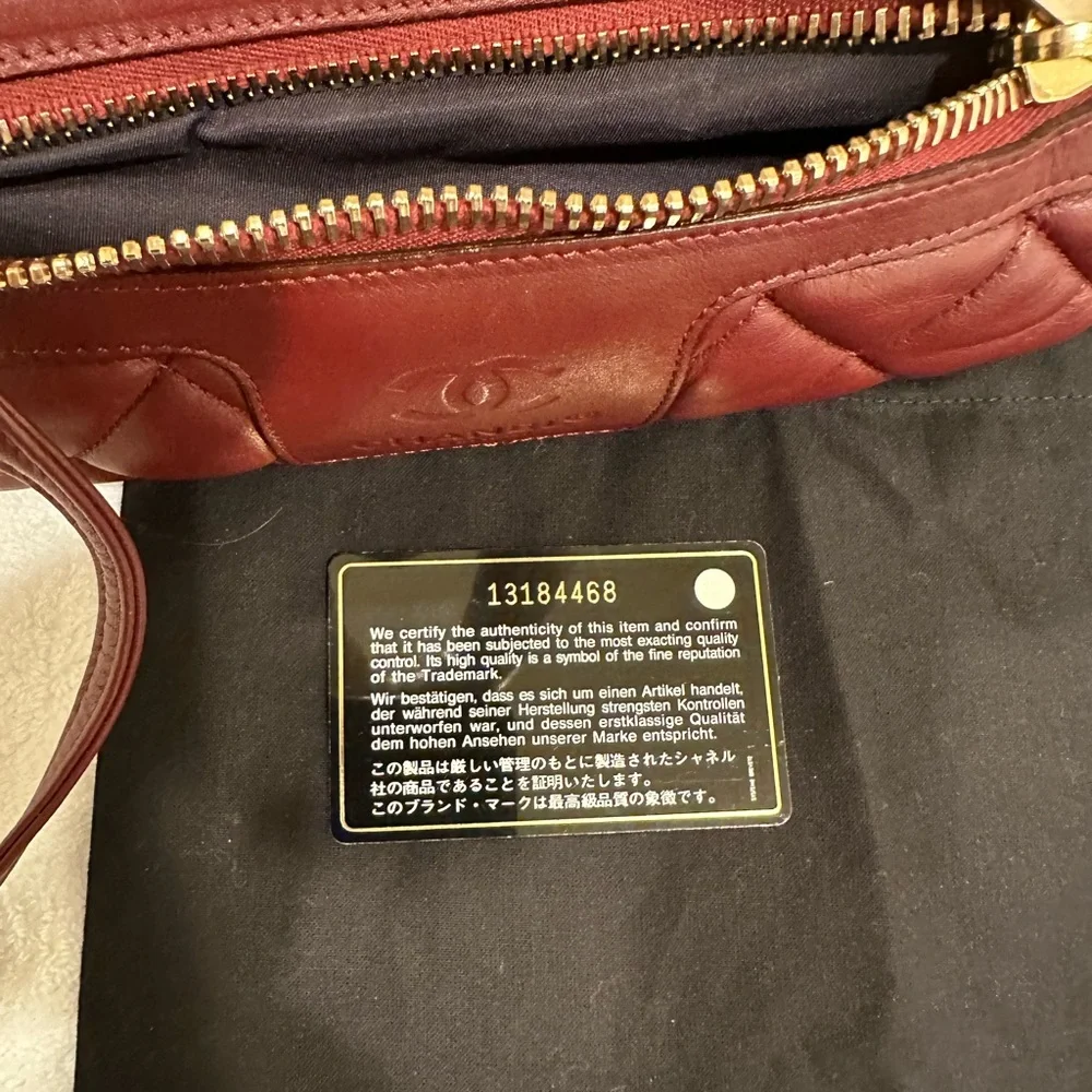 AUTHENTIC Chanel Cacoon, Gold and cabernet, reversible - Picture 4 of 14